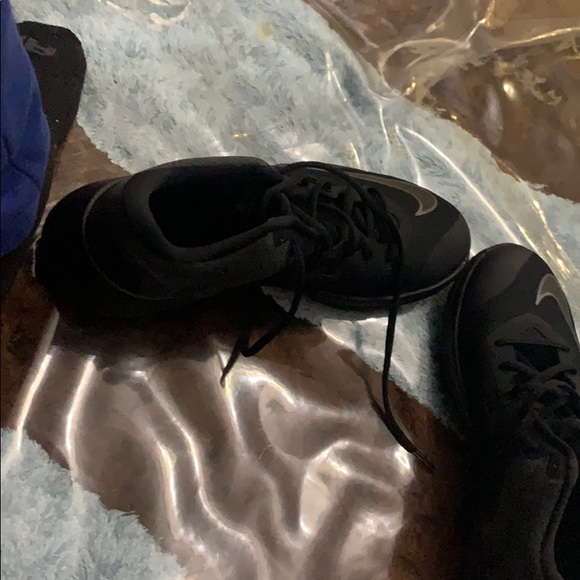 Nike - Picture 2 of 3